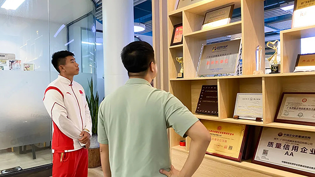 郑鹏飞参观焦点娱乐公司